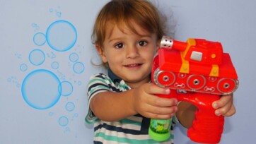 Toy video, outdoor playground about Bubble Song